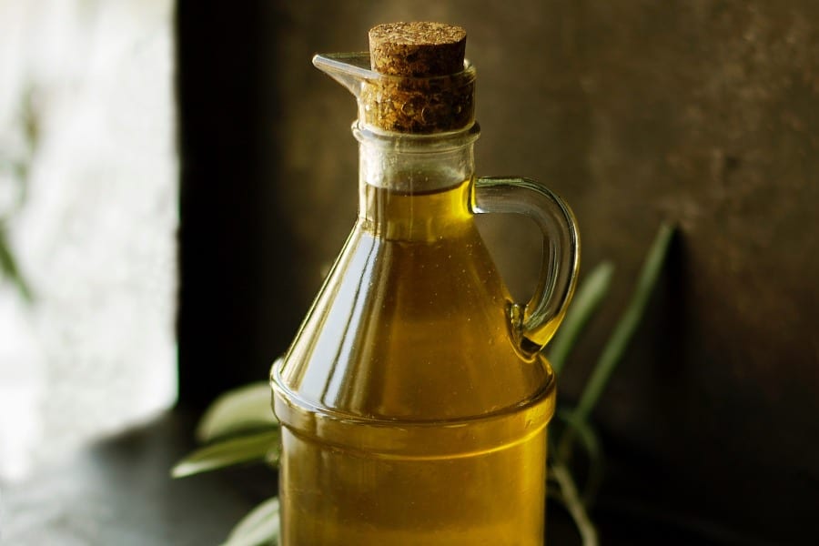 azeite de oliva, um dos antioxidantes para pele.