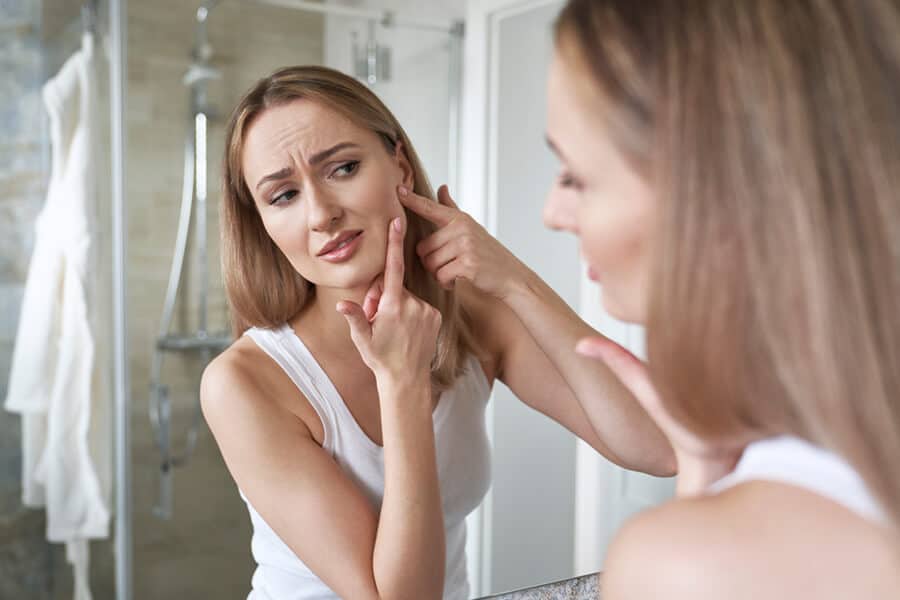 Acne vulgar, acne da mulher adulta e rosácea: é possível diferenciar?