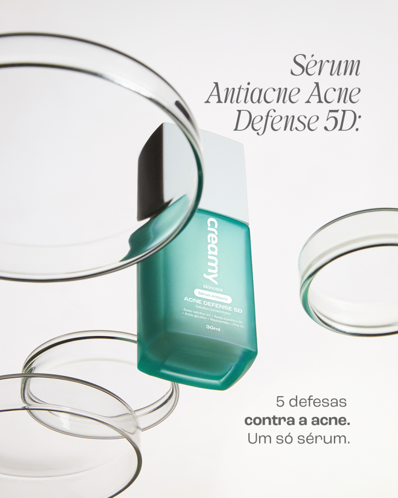 Descubra o que é espinha interna e como tratá-la 2 Sérum Acne Defense 5D da Creamy sobre uma mesa de vidro.