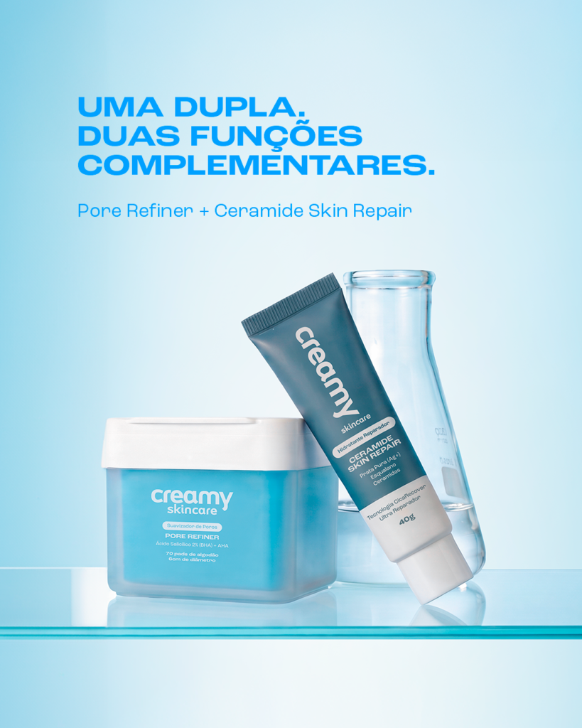 Glass Skin e Cloud Skin: entenda a diferença entre eles e como conquistar 3 Uma imagem de fundo azul, com o Pore Refiner e o Ceramide Skin Repair, produtos da Creamy, um do lado do outro.